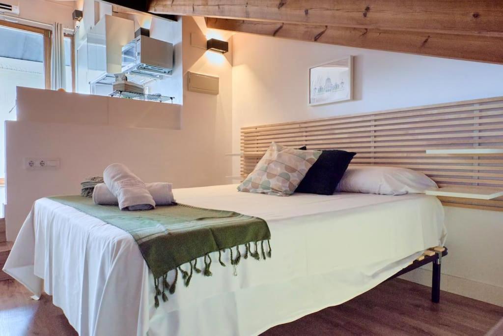 Apartamento Sunny Cozy Penthouse With A Terrace At Plaza Del Carmen Valencia Exterior foto