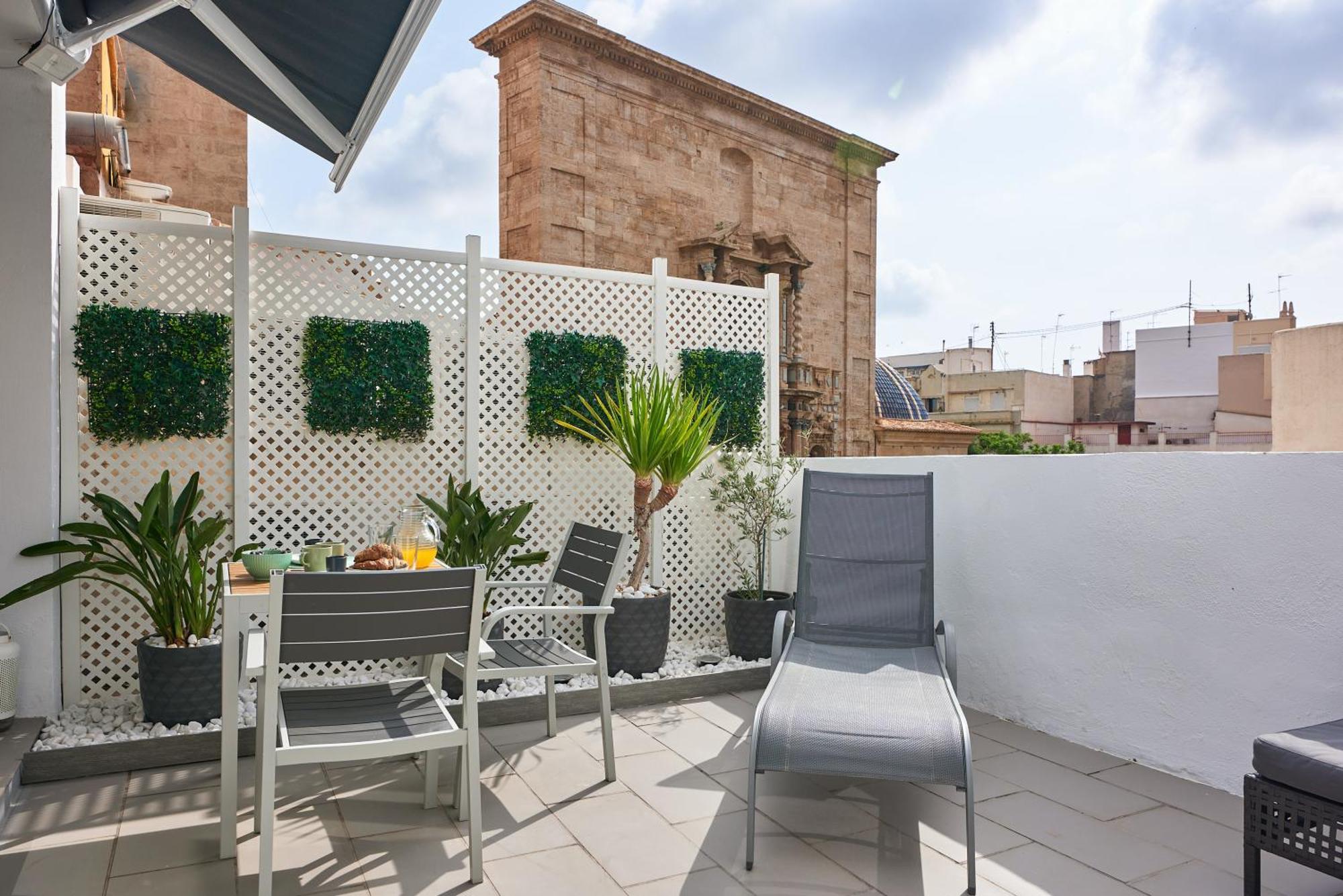 Apartamento Sunny Cozy Penthouse With A Terrace At Plaza Del Carmen Valencia Exterior foto